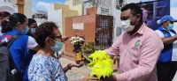 'Cambiatón' de flores en cementerios de Soledad para prevenir el Dengue