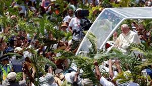 Papa Francisco culmina gira por África con visita a Mauricio