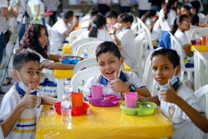 Alimentación escolar de Barranquilla es un “modelo ideal”: directiva del Programa Mundial de Alimentos