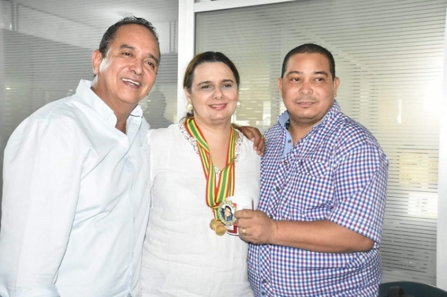 Concejal Juan Ospino entregó Medalla Roberto Esper