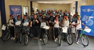 Tránsito del Atlántico entrega bicicletas para fomentar su uso como medio de transporte escolar en adolescentes