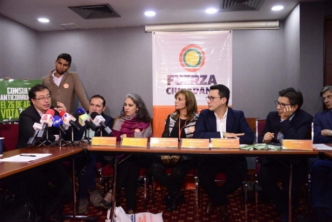 Excandidato presidencial Carlos Caicedo y congresistas de bancada alternativa se unen para impulsar Consulta Anticorrupción