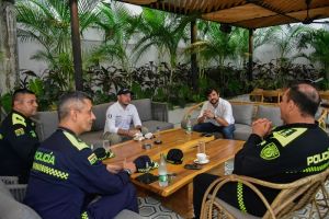 “Brindar tranquilidad y darle buenas noticias a la ciudad”, pide alcalde Pumarejo al nuevo comandante de la Policía