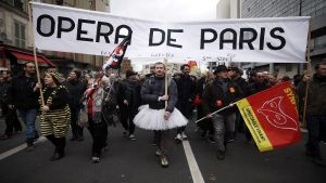 Continúa en Francia huelga contra reforma de pensiones