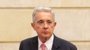 Justicia de Colombia concede la libertad al expresidente Uribe