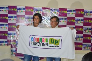 Nicolas Petro recibió de su padre la bandera de la Colombia Humana-UP