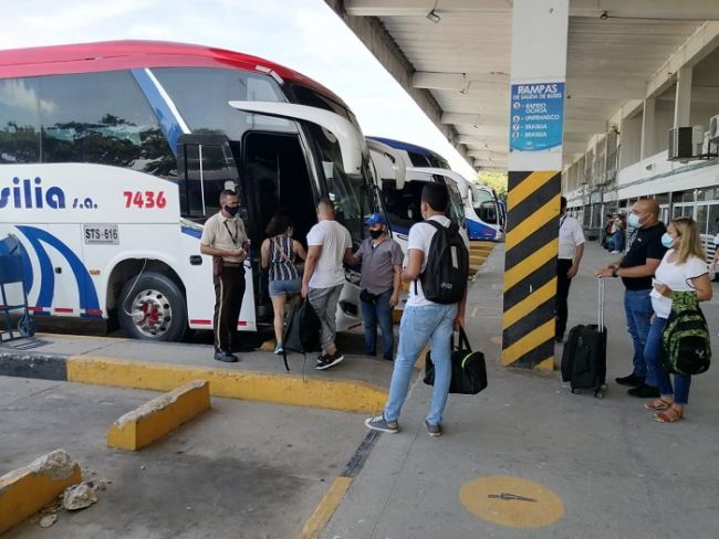 Bajo estrictas medidas contra el Covid-19, Gobernación garantizó bienestar a 30 mil viajeros en la Terminal de Santa Marta