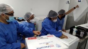 Barranquilla recibe 81.200 dosis de vacuna Moderna para mayores de 30 años y población migrante
