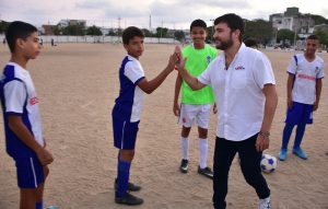 Jaime Pumarejo se compromete a apoyar el deporte barrial