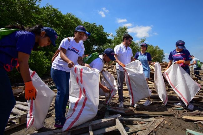 Jaime Pumarejo lideró jornada de limpieza en Puerto Mocho