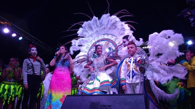 Reyes infantiles de la 44 resaltaron  los colores y valores en su show de coronación