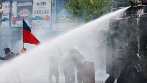 Revelan uso de soda caústica para reprimir protestas en Chile