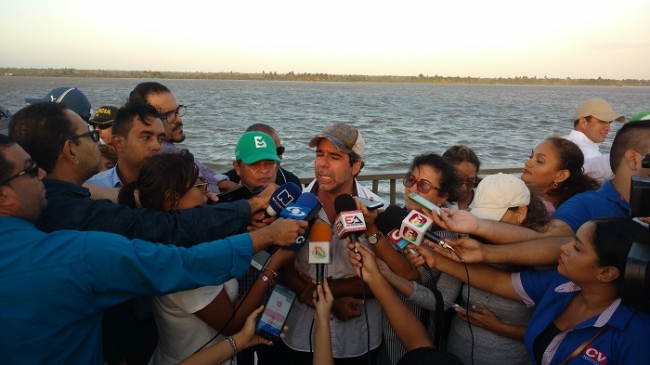Alcalde Alejandro Char, dando declaración a los medios de comunicación.