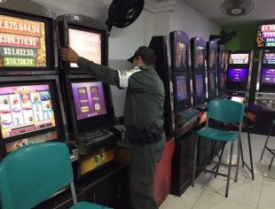 Cae contrabando de maquinas traga monedas en Barranquilla