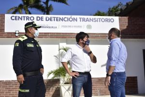Alcalde Pumarejo inspeccionó cárcel transitoria para 210 reclusos