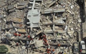 Van 4 muertos por derrumbe de edificio en Brasil